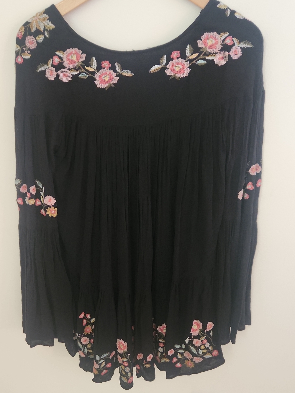 Free People Boho Black Embroidered V-Neck Tunic Dress Flutter Sleeves Small - Picture 7 of 9